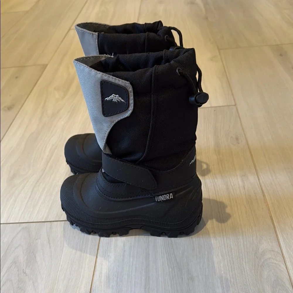 Kids Quebec boots by Tundra, size 13